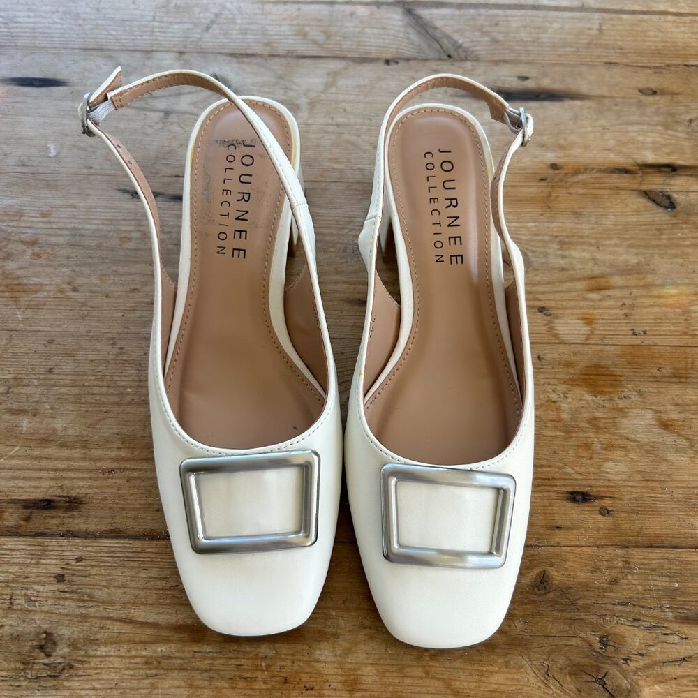 Journee Collection White Slingback Block Pumps, women's size 6